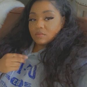 Meet your Posher, Janiesa